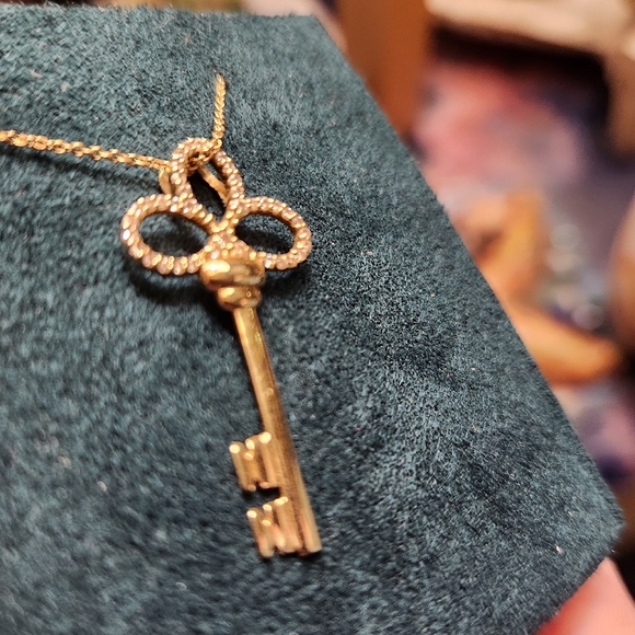 ROBERTO COIN HTF 18kt Gold Chain KEY Pendant .21 kt Diamonds 16" Necklace - Picture 4 of 12